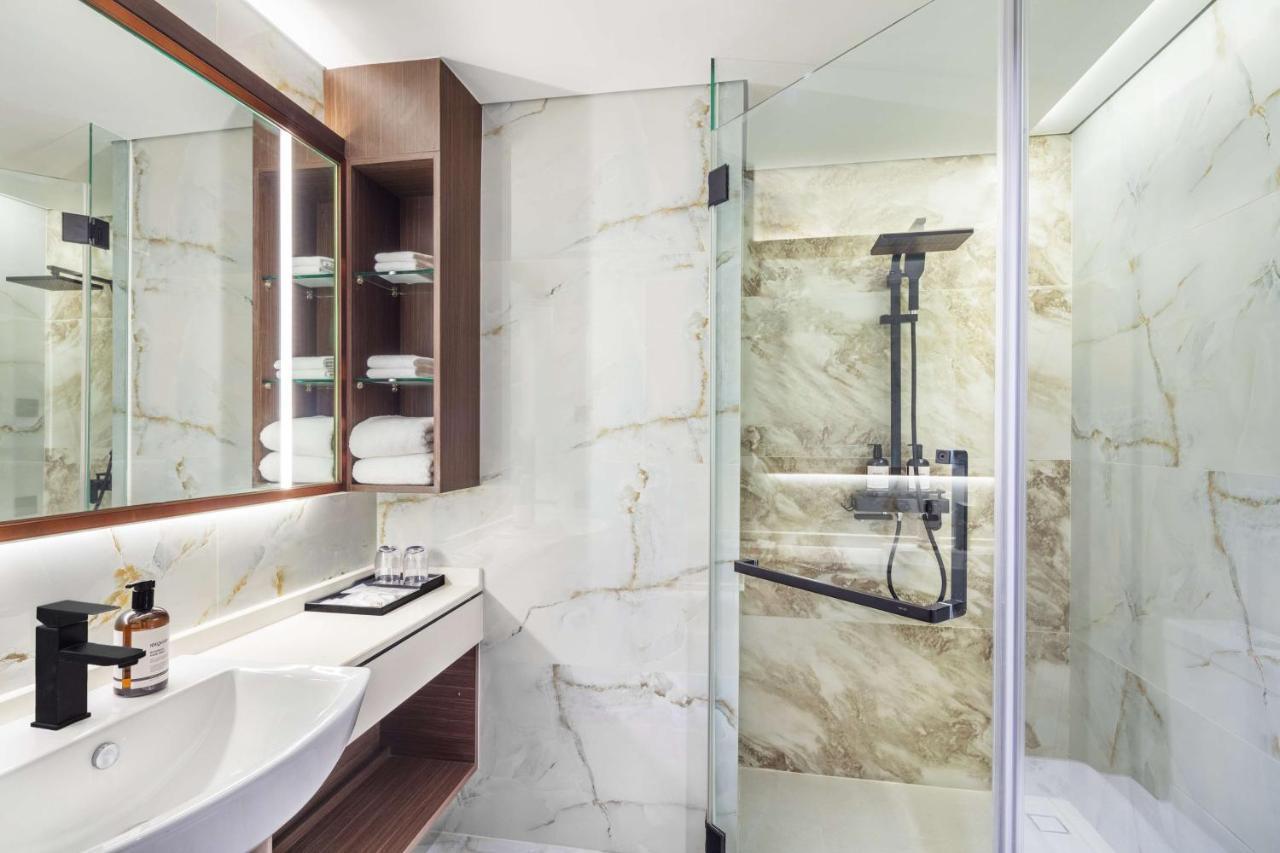 Best Western Click Sathorn 11 Bangkok Exteriör bild