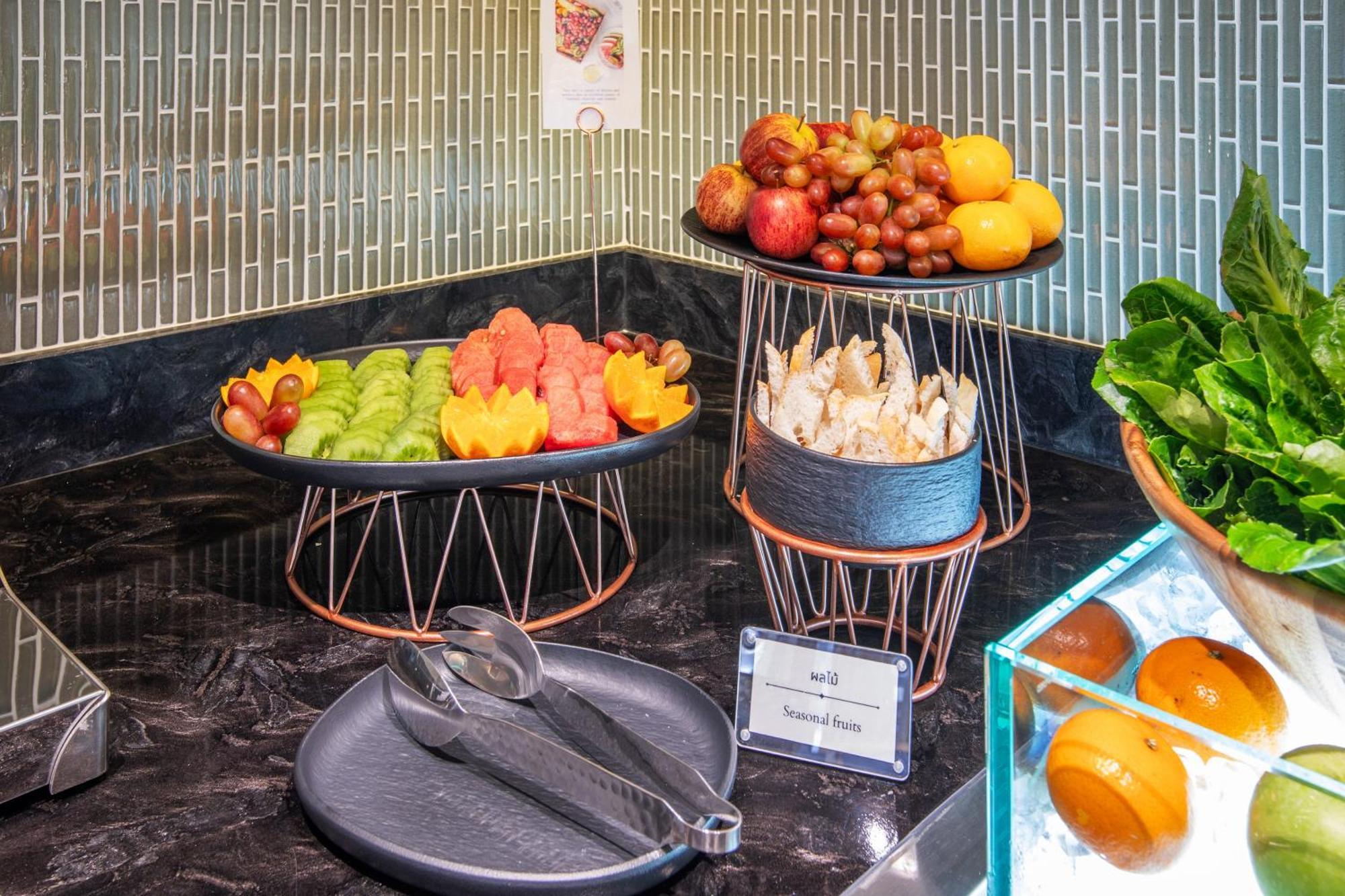 Best Western Click Sathorn 11 Bangkok Exteriör bild